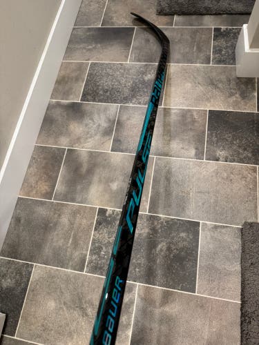 Intermediate Bauer Proto2 & Bauer Pulse RH Hockey Stick 2 Pack P92 (New)