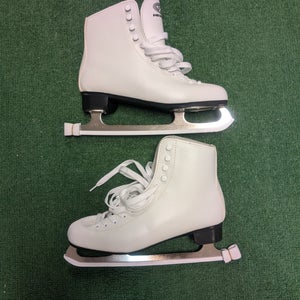 Figure Skates B Adult 9 (New) women