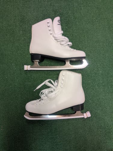 Figure Skates B Adult 9 (New) women