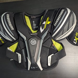 Small Junior Warrior ALPHA LX 20 Shoulder Pads (Used)