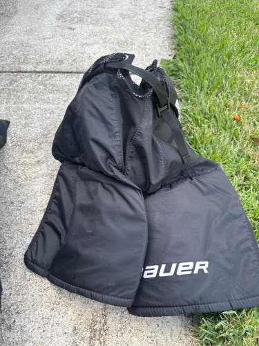Junior Large Bauer Hockey Pants (Used)