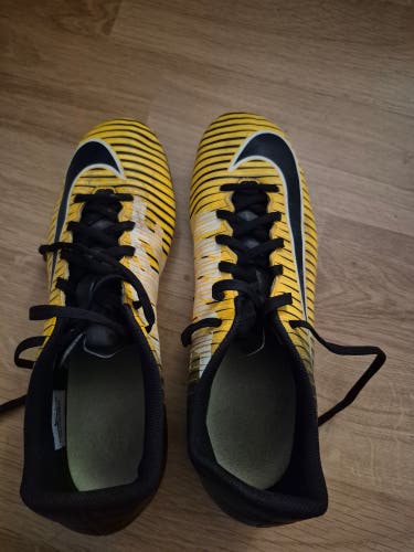 Size M 9.0 (W 10.0) Nike Mercurial Vapor Cleats (Used)