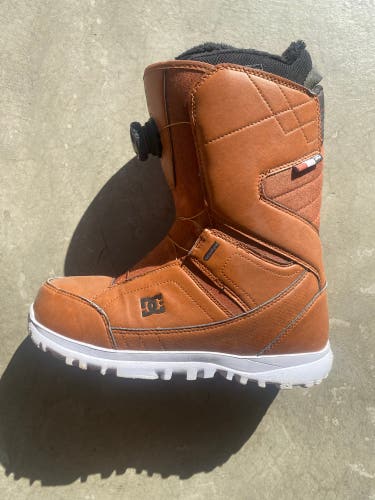 Women's Size M 7.5 (W 8.5) DC Snowboard Boots All Mountain (New)