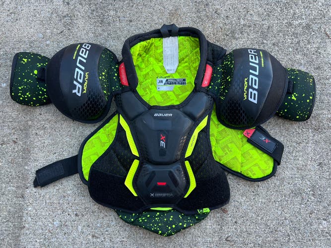 Small Junior Bauer Vapor 3X Shoulder Pads (Used)