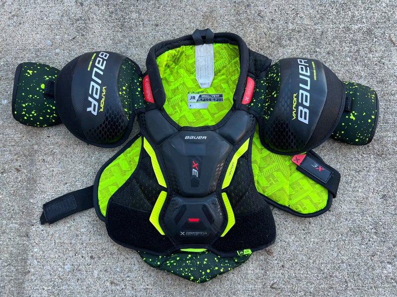 Small Junior Bauer Vapor 3X Shoulder Pads (Used)