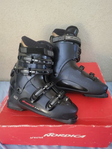 NORDICA T7.1W SKI BOOTS SIZE 27.0 WOMENS 10 MENS 9