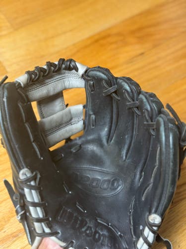 Wilson A2000 Baseball Glove – Black/Gray – Excellent Condition