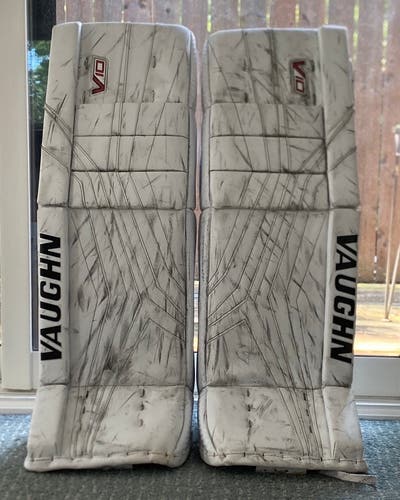 33" 2023 Vaughn V10 Pro Carbon Goalie Leg Pads (Used)