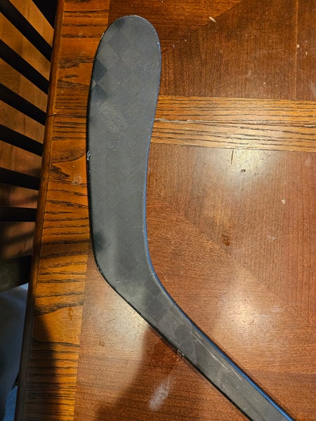 Intermediate CCM JETSPEED FTW Right Handed Hockey Stick P28 (Used)