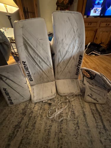 34" 2023 Bauer Hyperlite 2 Regular Goalie Full Set (Used)