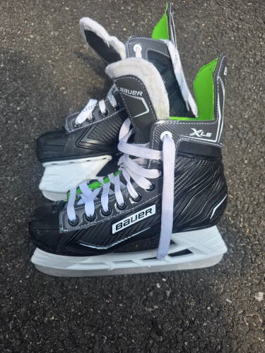 Bauer Hockey Skates Regular Width Size 5.5 (Used)