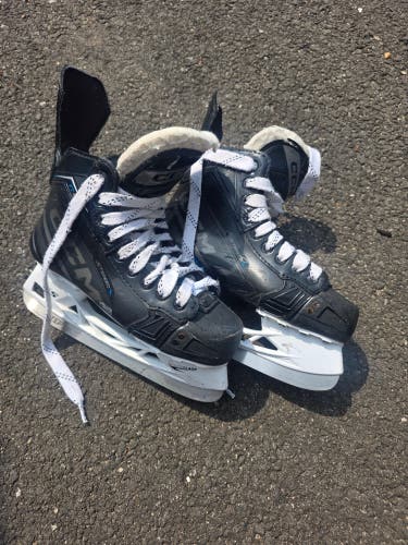 CCM JetSpeed FT675 Hockey Skates Regular Width Size 5 (Used)