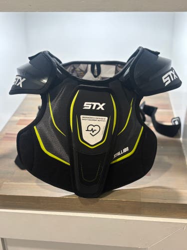 Medium STX Stallion 200+ Shoulder Pads