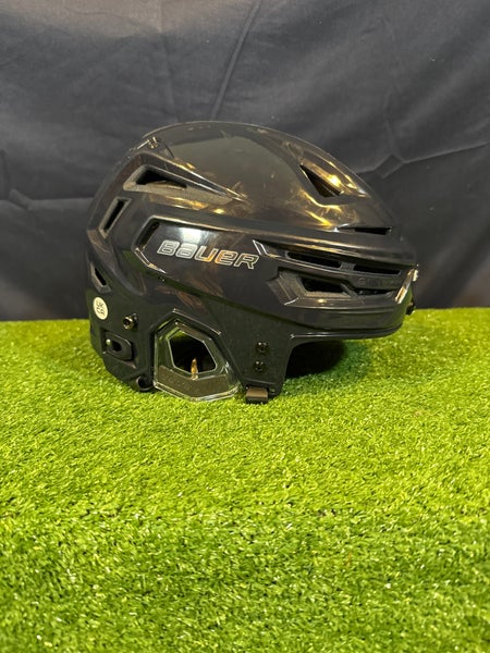 Medium Bauer Re-Akt 155 Helmet (Like New)
