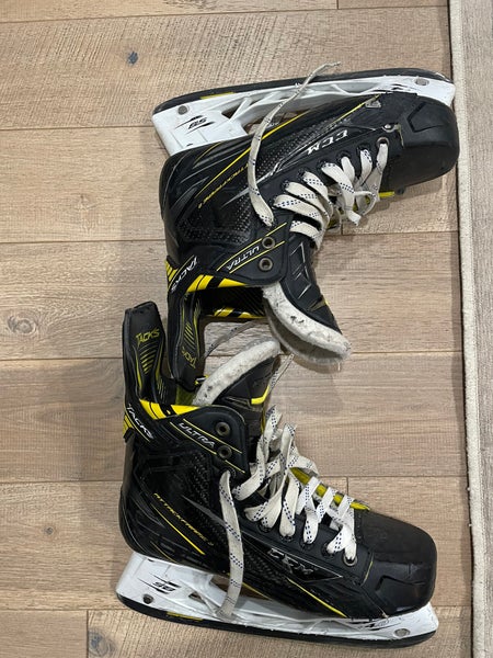 CCM Ultra Tacks Hockey Skates Regular Width 7.5 (Used)