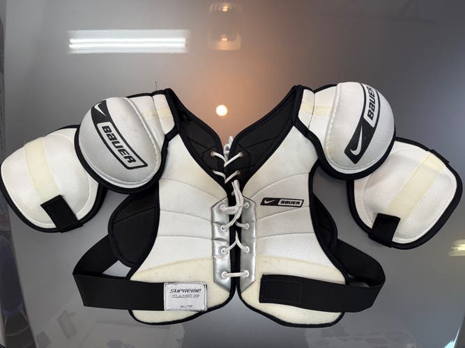 XL Senior Bauer/Nike Shoulder Pads (Used)