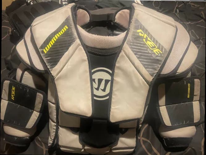 Medium  Warrior Ritual X3E Goalie Chest Protector (Used)