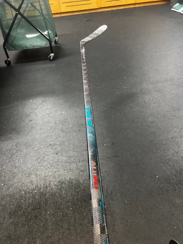 Senior CCM Vizion Right Handed Hockey Stick P28+1/4 Pro Stock (New)