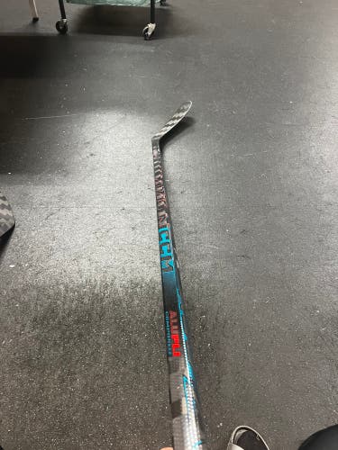 Senior CCM Vizion Right Handed Hockey Stick P28+1/4 Pro Stock (Used)