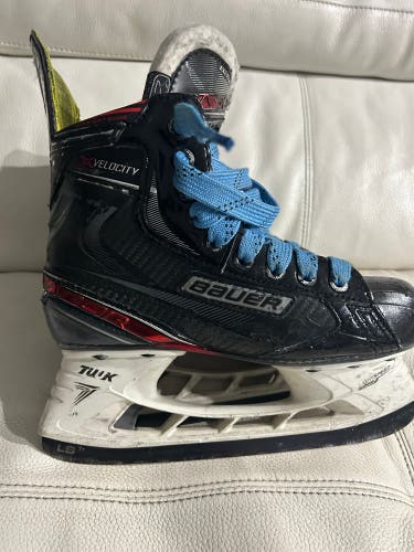 Bauer Vapor XVelocity Hockey Skates Regular Width Size 3.5 (Used)
