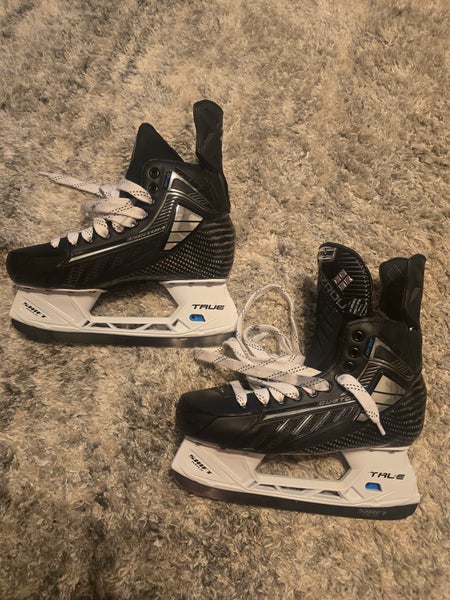 2024 True Custom SVH Player Skate Hockey Skates Regular Width 9 (Used)