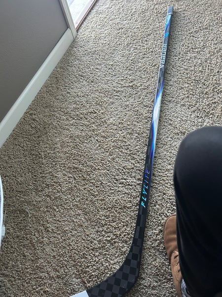 Senior Bauer Vapor FlyLite Right Handed Hockey Stick P28 (New)
