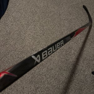 Intermediate Bauer Vapor FlyLite Right Handed Hockey Stick P28 (New)
