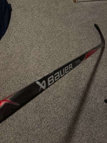 Intermediate Bauer Vapor FlyLite Right Handed Hockey Stick P28 (New)
