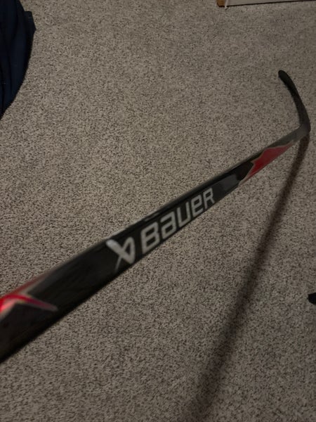 Intermediate Bauer Vapor FlyLite Right Handed Hockey Stick P28 (New)