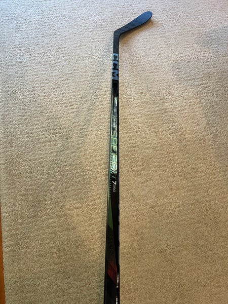Senior CCM JetSpeed FT8 Pro Right Handed Hockey Stick P28 (New)