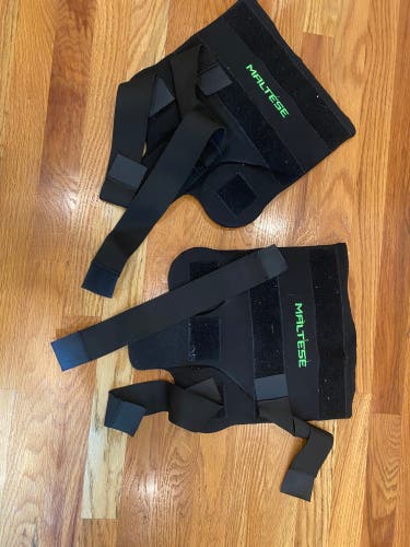 Maltese goalie knee guards