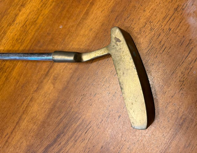 Gold Men's Unbranded Blade Right Handed Putter 35" (Used)