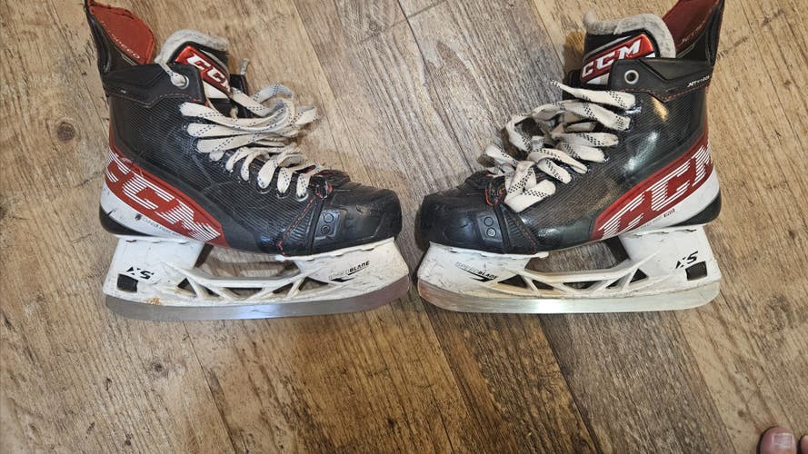 CCM JetSpeed FT4 Hockey Skates Regular Width (Used)