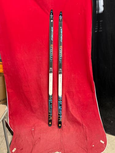 Classic Fischer Cross Country Skis With Bindings (Used)