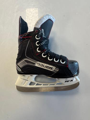 Used Bauer X300 Youth Hockey Skate Youth 08.0 11860-S000299577