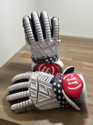 Warrior Evo V Lacrosse Gloves Medium (Used)