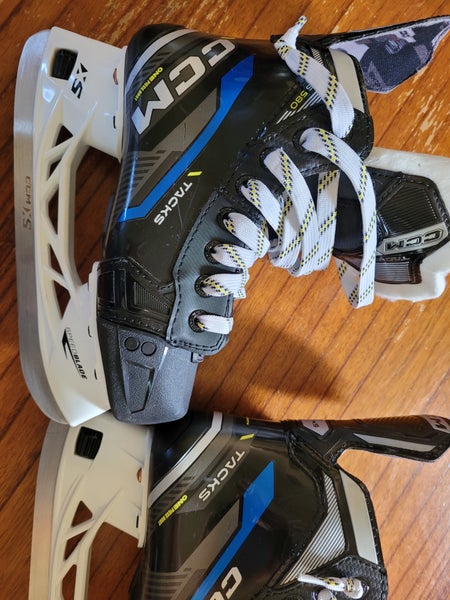 CCM Tacks 580 Hockey Skates Extra Wide Width Size 2.5 (New)