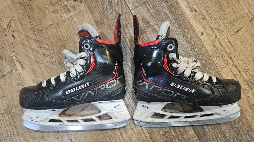 Bauer Vapor 3X Pro Hockey Skates Regular Width 13.5 (Used)