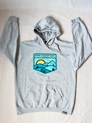 Gray Adult Unisex Large Sweatshirt Ride Every Day mountain Drawstring kangaroo hoodie (Used)