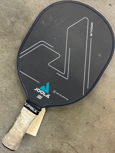 JOOLA Radius Carbon Grip Surface 16mm Pickleball Paddle (Used)