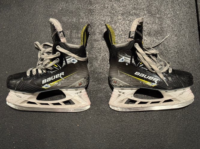 Bauer Vapor X4 Hockey Skates Extra Wide Width Size 2.5 (Used)