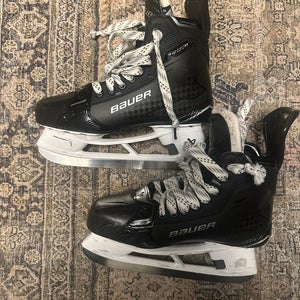 2024 Bauer Supreme Shadow Hockey Skates Regular Width 9.5 (Used)