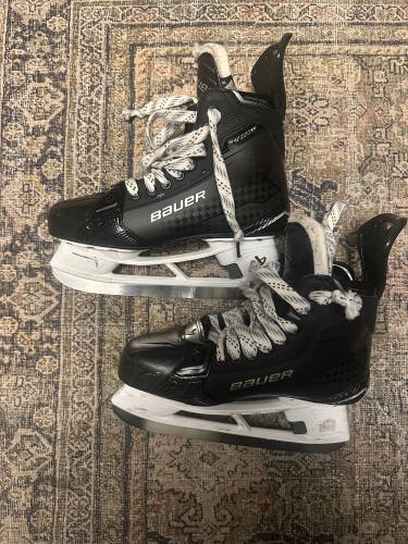 2024 Bauer Supreme Shadow Hockey Skates Regular Width 9.5 (Used)