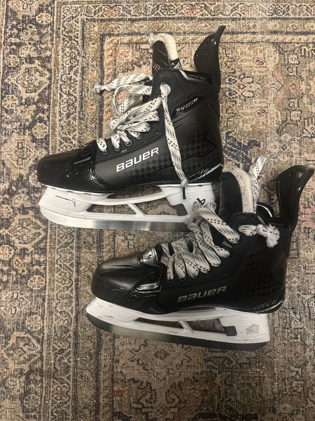 2024 Bauer Supreme Shadow Hockey Skates Regular Width 9.5 (Used)