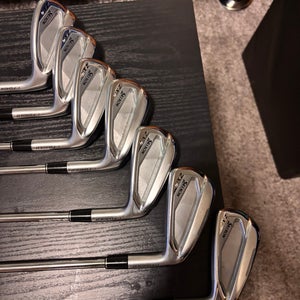 Men's 2025 Srixon ZXi4 Right Handed Iron Set Stiff Flex (7 Clubs) #5 - #9, PW, GW Steel Shaft (Used)
