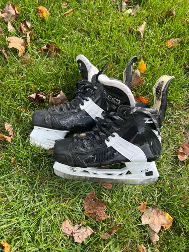 2024 CCM Tacks 652 Hockey Skates Regular Width Pro Stock Size 5.5 (Used)