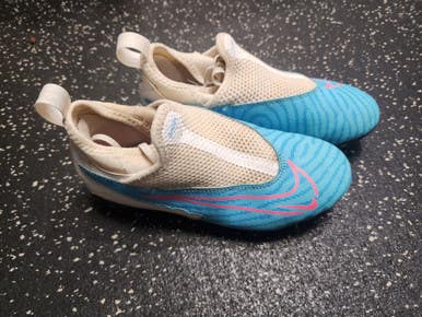 Used Nike PHANTOM Soccer Cleats Clear And Royal Blue Junior 01 11849-S000031670
