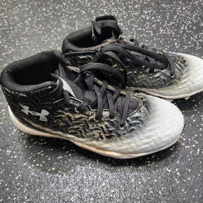 Used Under Armour Jr FB Cleats White And Black Junior 02 11849-S000032498