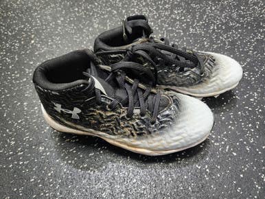 Used Under Armour Jr FB Cleats White And Black Junior 02 11849-S000032498