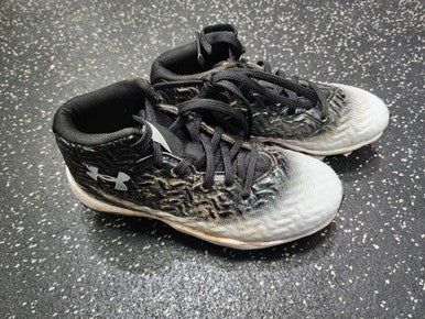 Used Under Armour Jr FB Cleats White And Black Junior 02 11849-S000032498